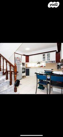 דו משפחתי, מלכי ישראל 8, אביב, ראש העין