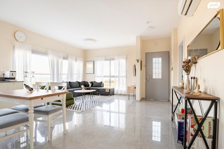 דירת גן, השקד 1, מגדל