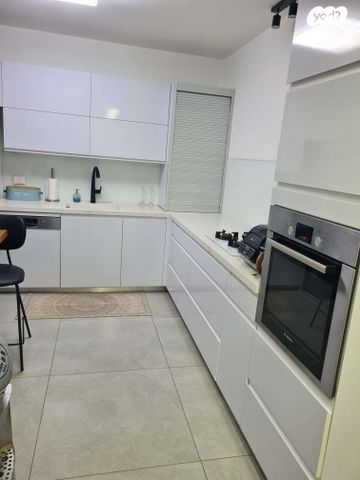 דירה, הר הצופים 52, רחובות ההולנדית, רחובות