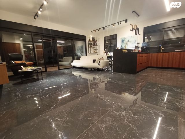 גג/ פנטהאוז, שולמית אלוני 13, נחלת יהודה, ראשון לציון