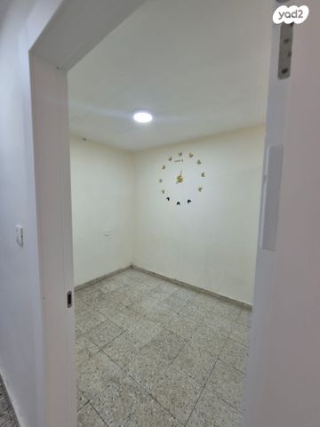 דירה, רבי לוי יצחק מברדיצ'ב 5, הפועל המזרחי ה', שיכון ה', בני ברק