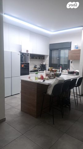 דירת גן, יצחק נבון 3, בצל האורנים, קרית טבעון