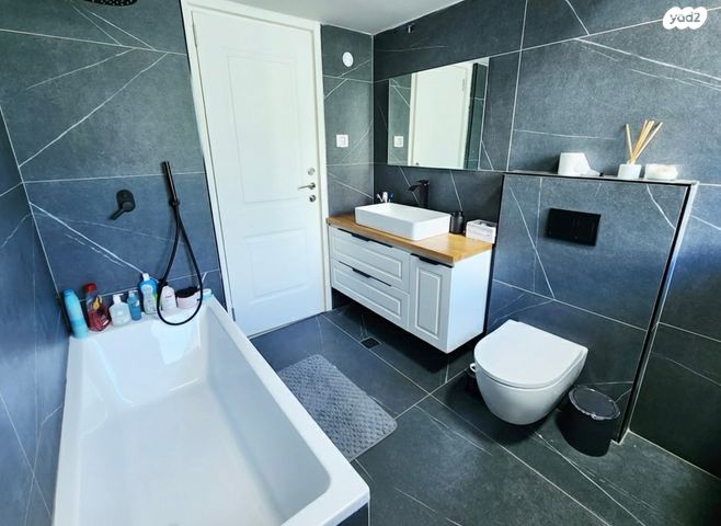 דירת גן, חלוקי נחל 57, נופי סלע, מעלה אדומים