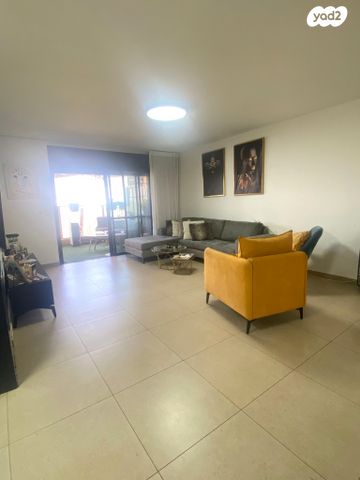 אחיה השילוני 10