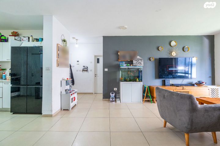 דירת גן, טורקיז 33, אבני חן, חריש