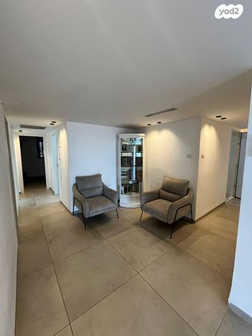 גג/ פנטהאוז, אפרים שריר 31, גבעת אוסישקין, נהריה