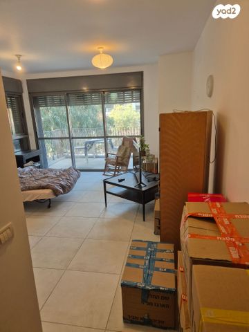 דירה, יואב 14, חרוזים, רמת גן