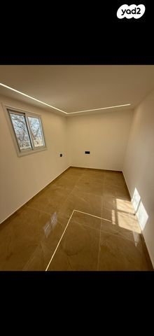 דירת גן, חלוקי נחל 57, נופי סלע, מעלה אדומים