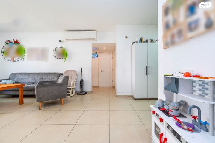 דירת גן, טורקיז 33, אבני חן, חריש