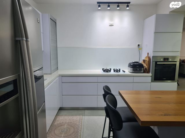 דירה, הר הצופים 52, רחובות ההולנדית, רחובות