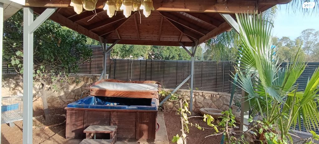 דירת גן, חוט השני 52, מגדים, מעלה אדומים