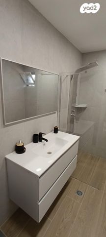 דירת גן, חוט השני 52, מגדים, מעלה אדומים