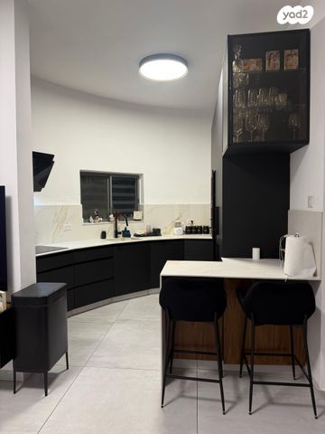 דירת גן, אלון 3, גדרה הצעירה, גדרה