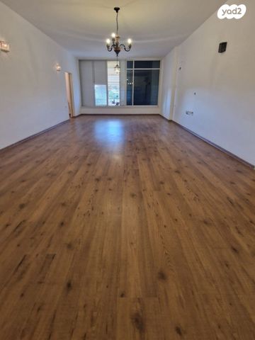 דירה, שדרות בן גוריון 12, מרכז העיר, סביניה, הוותיקה, קרית ביאליק