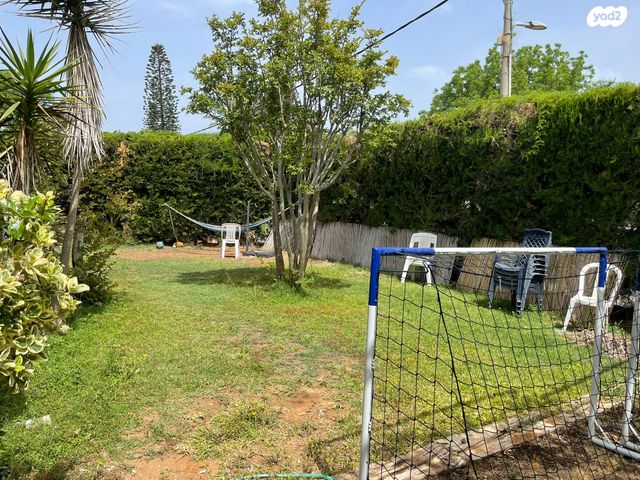 בית פרטי/ קוטג', קיבוץ גלויות 10, בצרה, בצרה