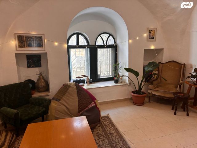 דירה, שביל החומה 12, עין כרם, ירושלים