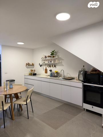 משה מונטיפיורי 8