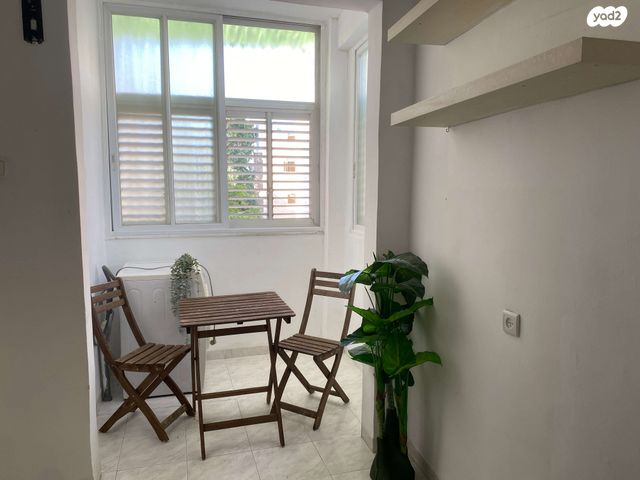 כיכר העצמאות 13