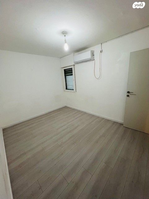 השר בכור שטרית 17