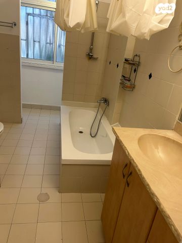 דירה, שדרות הקונגרס 20, אזור הבילויים, רמת גן