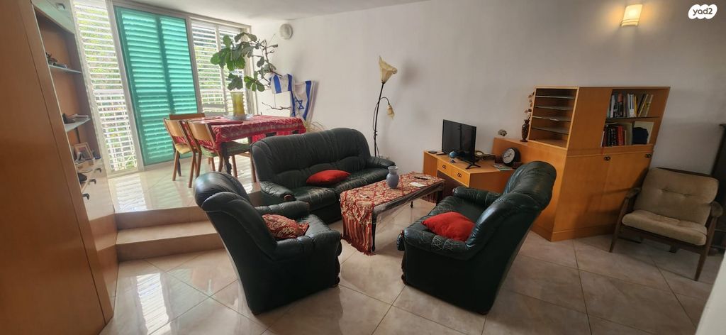 דירה, הרב הרצוג 13, תל גנים, גבעתיים