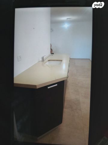 מרתף/ פרטר, לאה רבין 72, בנות חיל, ראשון לציון