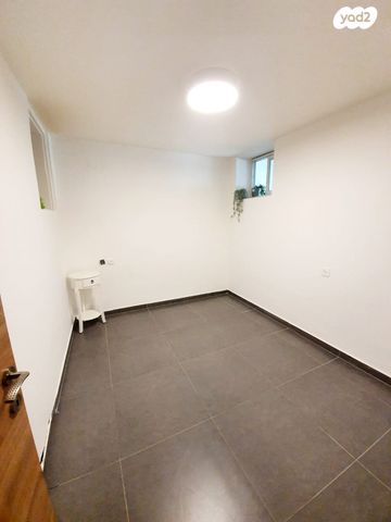 רפאל דה לה פרגולה 24