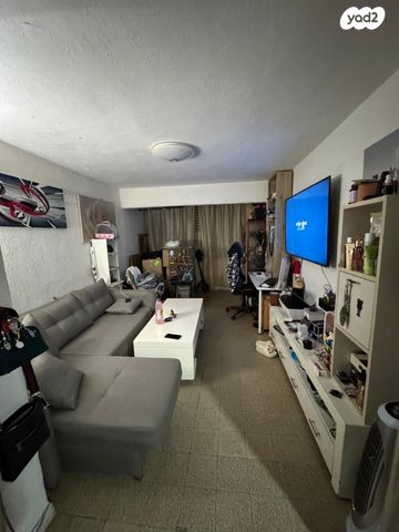 קיבוץ גלויות 16