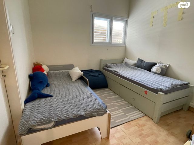 קיבוץ גלויות 10