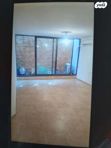 מרתף/ פרטר, לאה רבין 72, בנות חיל, ראשון לציון