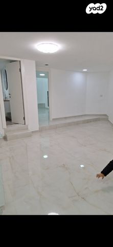 יעקב יהושע 52