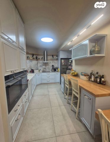 דירת גן, נעמי שמר 4, הזמר העברי, כפר סבא