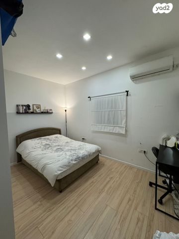 יחידת דיור, י.ל. פרץ 35, קרית שרת, רעננה