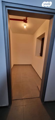 מחסן, מרים הנביאה 15, פסגות אפק, ראש העין