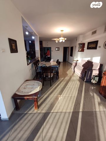 דירה, הרב עוזיאל 114, בית וגן, ירושלים