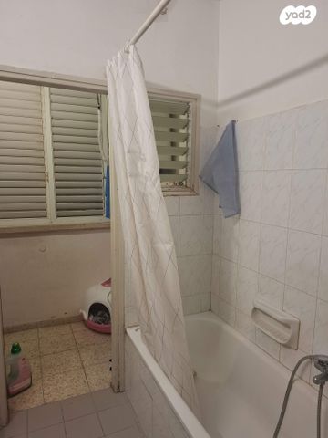 דירה, רש"י 29, רמב"ם, ראשון לציון