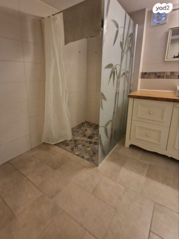 דירה, שדרות בן גוריון 12, מרכז העיר, סביניה, הוותיקה, קרית ביאליק