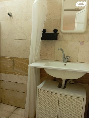 דירה, אברהם ליוואי 10, לב העיר, בת ים