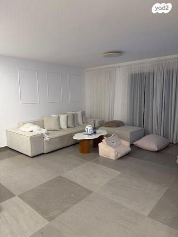 מרתף/ פרטר, משה מונטיפיורי 8, נאות גנים, נתניה