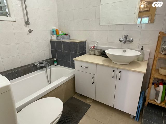 בית פרטי/ קוטג', קיבוץ גלויות 10, בצרה, בצרה