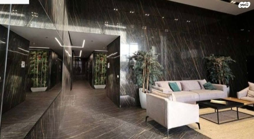 שולמית אלוני 13