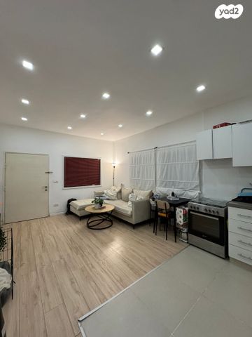 יחידת דיור, י.ל. פרץ 35, קרית שרת, רעננה