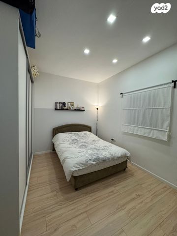 יחידת דיור, י.ל. פרץ 35, קרית שרת, רעננה