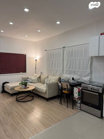 יחידת דיור, י.ל. פרץ 35, קרית שרת, רעננה