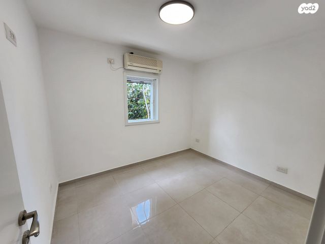 דירה, חב"ד 22, רמב"ם, ראשון לציון