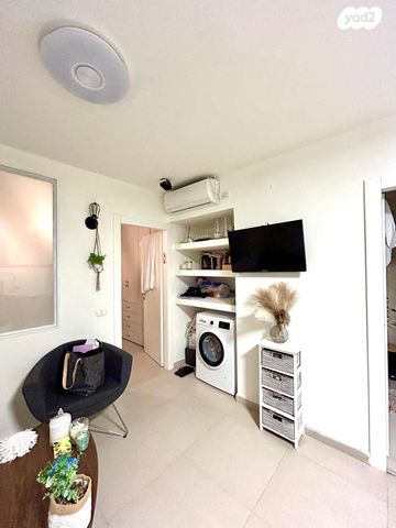 יחידת דיור, טופז 12, וילה דורי, שכונת הדגל, נס ציונה