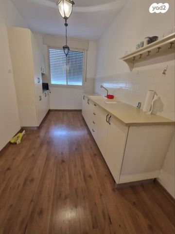 דירה, שדרות בן גוריון 12, מרכז העיר, סביניה, הוותיקה, קרית ביאליק