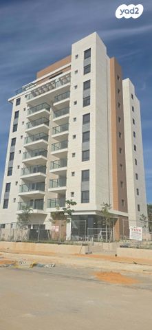 לאה גולדברג 16