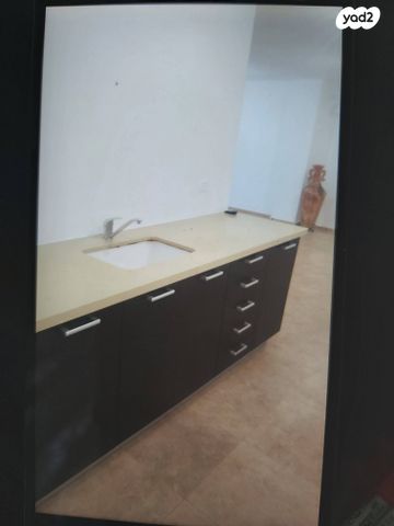 מרתף/ פרטר, לאה רבין 72, בנות חיל, ראשון לציון