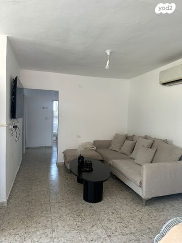 אפרים זק"ס 38